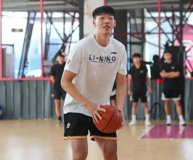 广东宏远轻松胜山西，张昊表现抢眼但球队问题明显