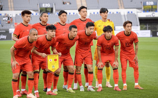 国足选帅闹剧继续，六洋帅备选像拼配菜，国产名帅全缺席引发争议