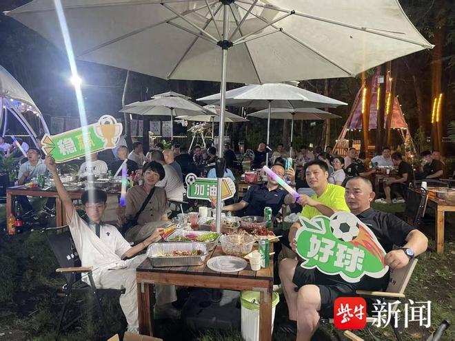 南通体育会展中心的“苏超”赛事：不只是踢球，更是场面子工程