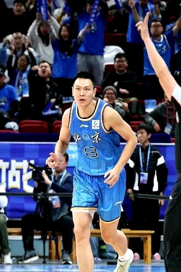 朱彦西退役转型助教，首钢男篮的“冷血刺客”告别赛场