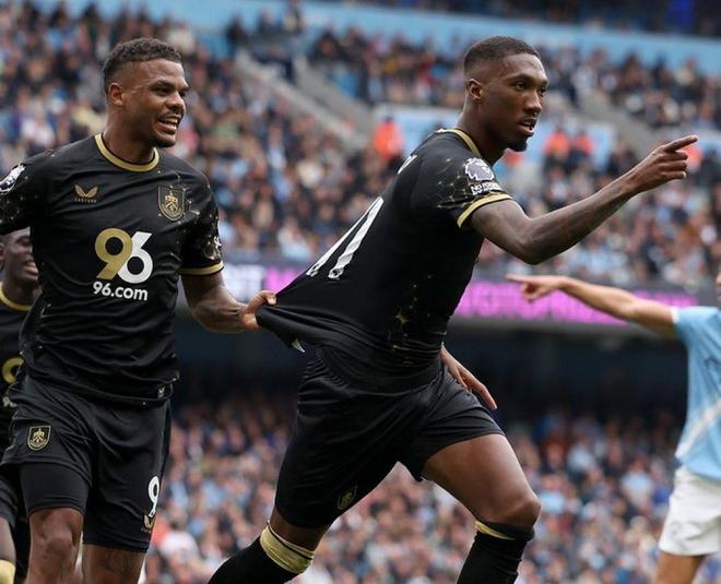 曼城碾压伯恩利，年轻球队的残酷现实难以逃避