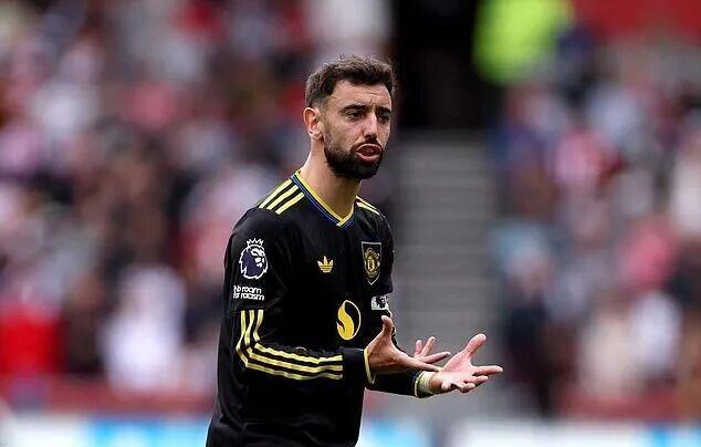 曼联又跪了，B费点球尴尬，马奎尔防线灾难救不了红魔