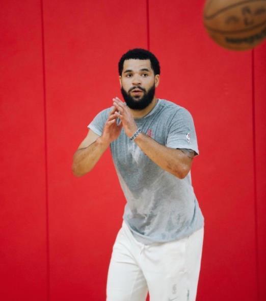 火箭队范弗里特意外受伤加剧续约危机，杜兰特和伊森成转会焦点