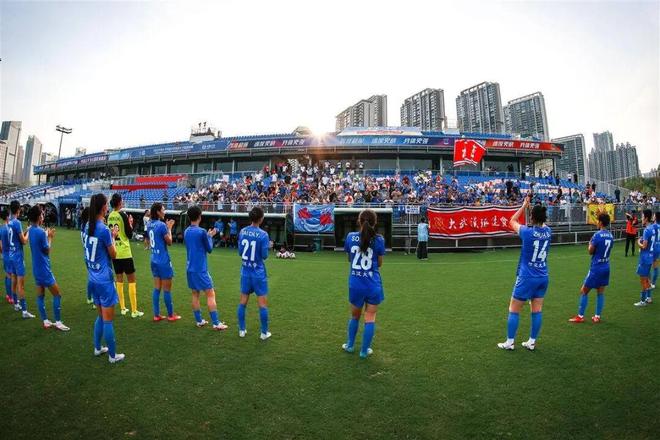 “江城玫瑰”凋谢还是重生？武汉女足逆境中绽放的挣扎与真相