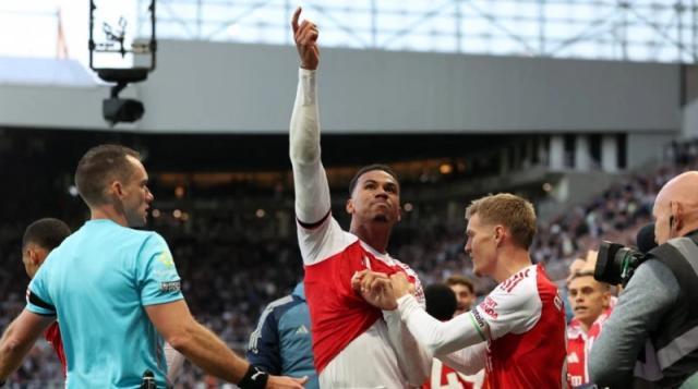 阿森纳别再骗自己了，靠角球赢球谁都能！可这场才叫真刀真枪的英超较量